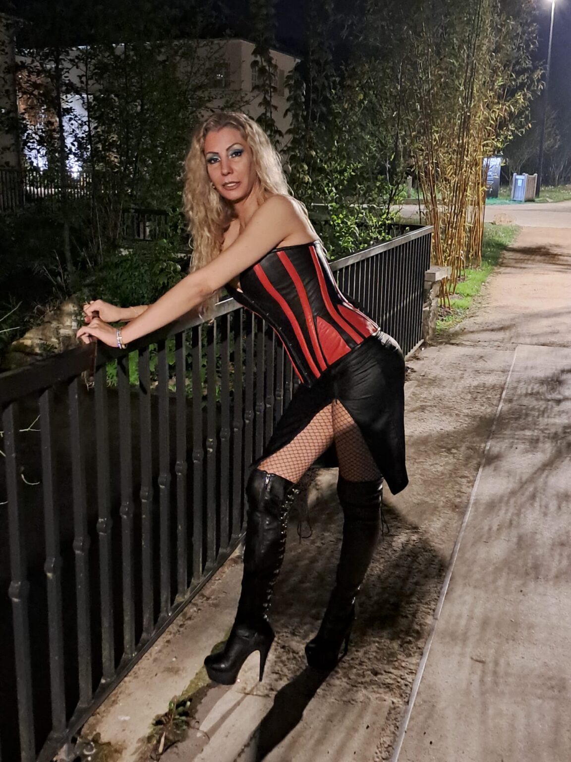 Donjon Ma tresse Morgane BDSM En Session Individuelle Soir es Tgirls donjon-ma-tresse-morgane-bdsm-en-session-individuelle-soir-es-tgirls